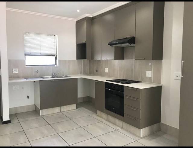 1 BEDROOM APARTMENT FOR SALE IN SUNNINGHILL